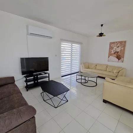 3 Bedroom Apartment, Natalia Centre, By Imh Europe Travel & Tours شقة بافوس
