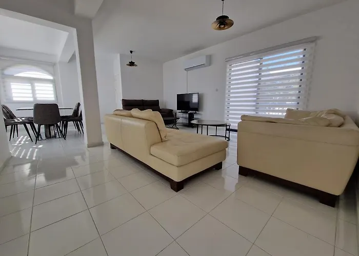 Apartmán 3 Bedroom Apartment, Natalia Centre, By Imh Europe Travel & Tours